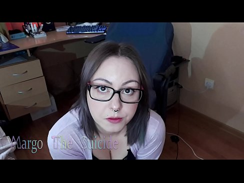 ❤️ Moza sexy con lentes chupa un consolador profundamente ante a cámara ️ Super porno en nós ﹏